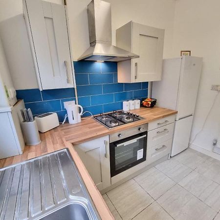 Charming Accommodation Steps From Downtown Liverpool Exterior photo