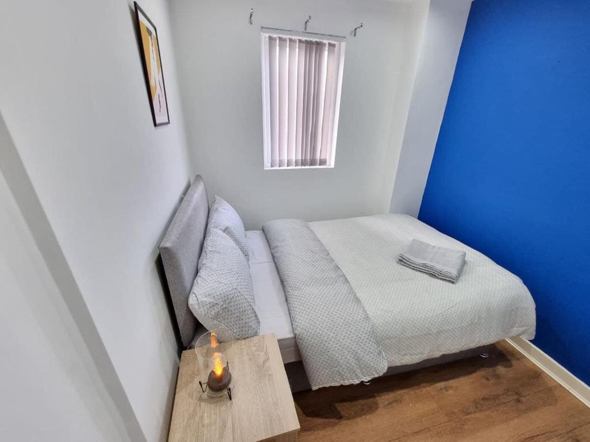 Charming Accommodation Steps From Downtown Liverpool Exterior photo